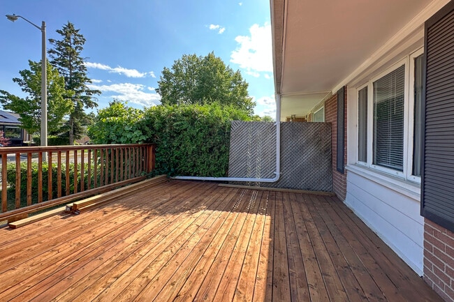 Building Photo - Spotless 3-Bedroom Main Floor Legal Apartm...