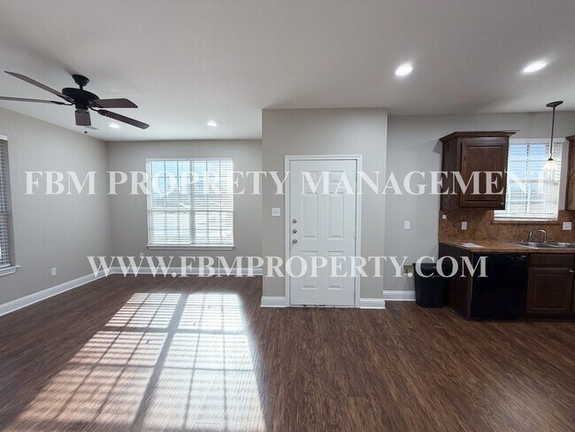 Foto del edificio - Hidden Creek Townhomes, Unit F - Cozy 2 Bedroom, 1 Bathroom Home in Ennis, TX!