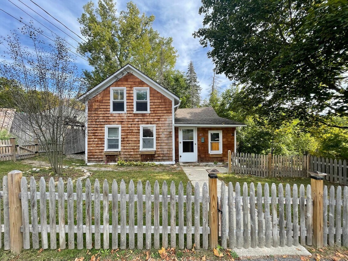 Primary Photo - 40 Summer St
