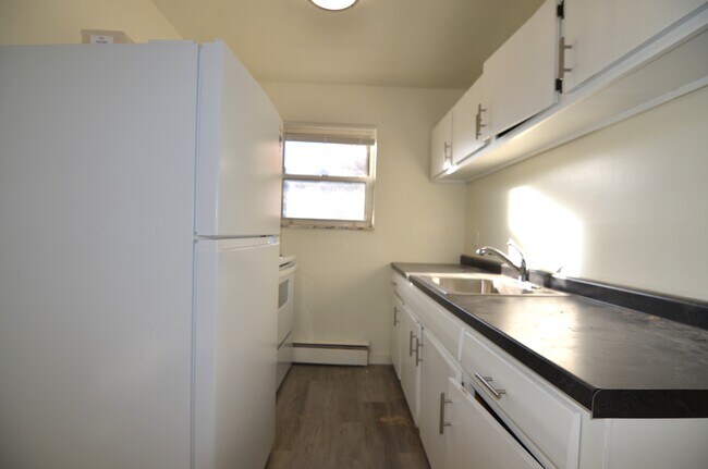 Foto del edificio - 252 Hartwell Ave