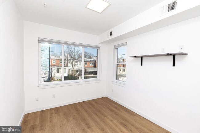 Building Photo - 839 19th St NE