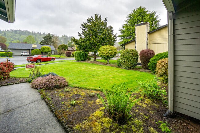 Building Photo - BEAUTIFUL THREE BEDROOM RANCH IN WEST LONG...