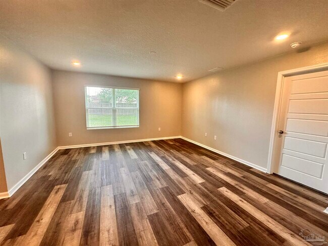 Building Photo - 2348 Kirkwood Dr