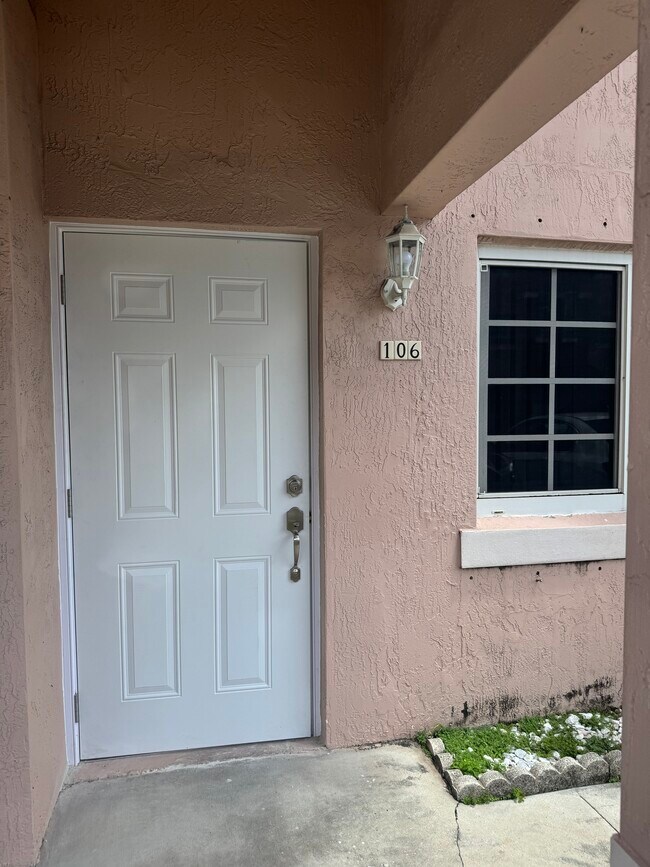 Foto del edificio - 12035 SW 14th St