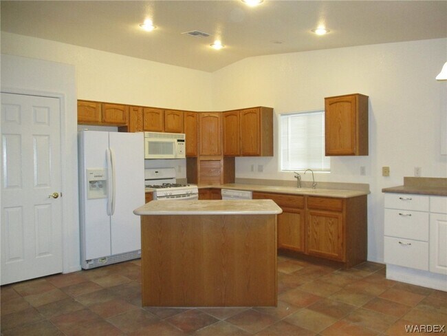 Building Photo - 1941 Gold Lake Dr