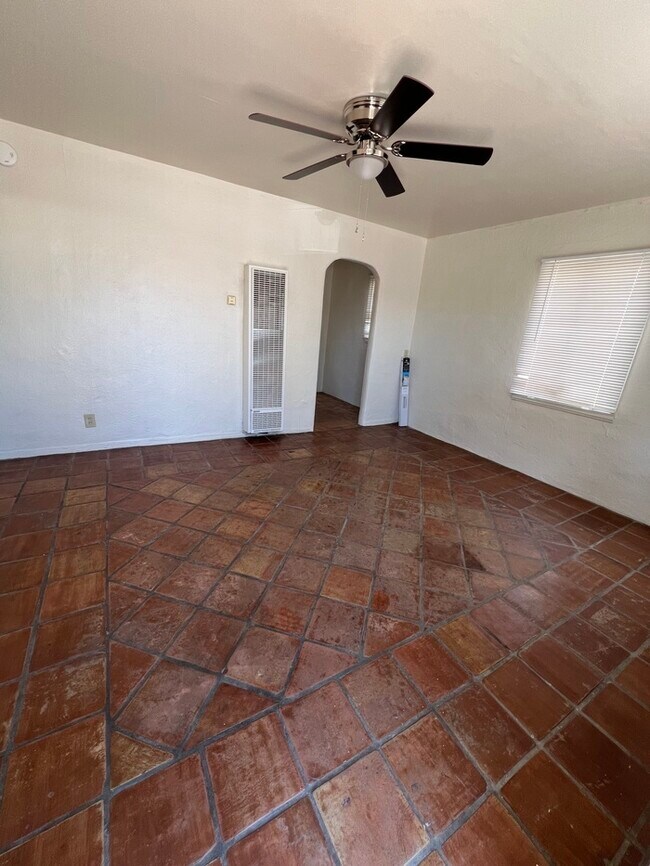 Foto del edificio - 1305 N Columbus Blvd