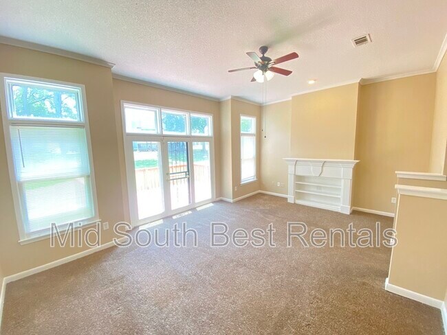 Foto del edificio - 5060 Pheasant Run Ln