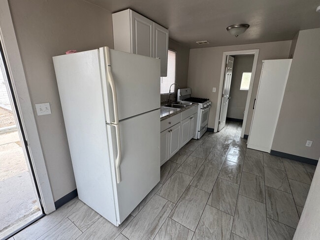 Photo - 313 W 44th St House