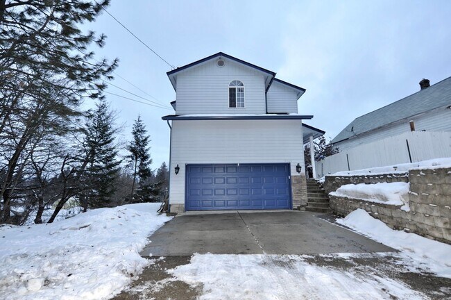 Building Photo - Downtown Rathdrum 4 bed 2 bath with finish...