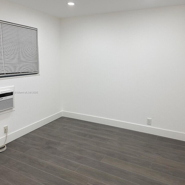 Foto del edificio - 105 NW 14th Way