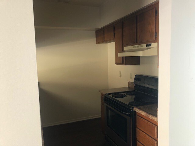 Kitchen - 2314 N Catalina St
