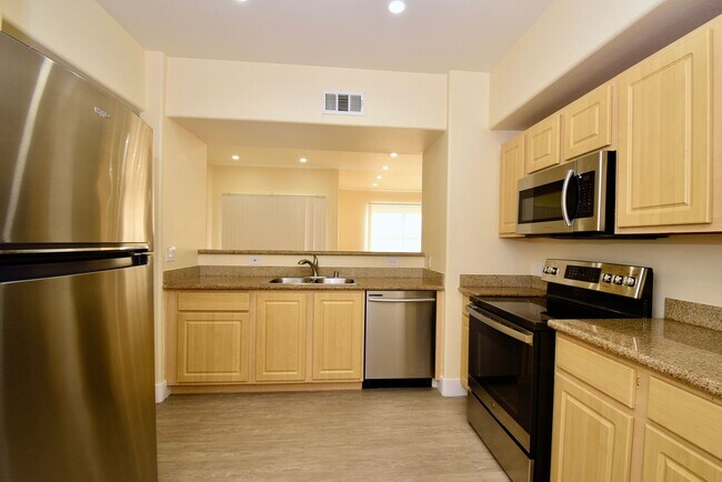 Foto del edificio - Upgraded & Charming Two-Bedroom Condo with...