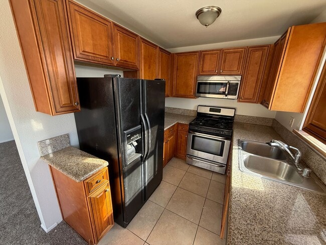 Building Photo - Charming 3-Bedroom Upper-Unit Condo in Can...