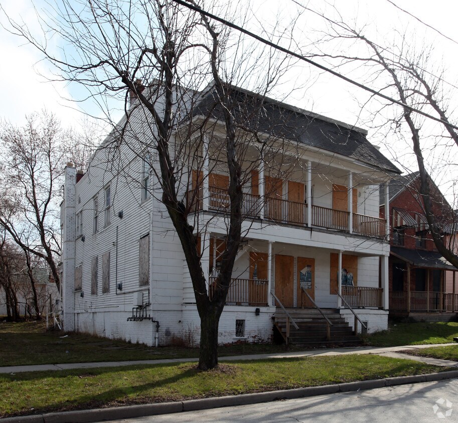 Foto principal - 828 Lagrange St