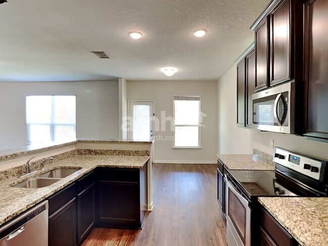 Foto del edificio - 7931 Bluewater Cove