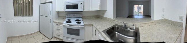 Foto del edificio - 18101 NW 68th Ave