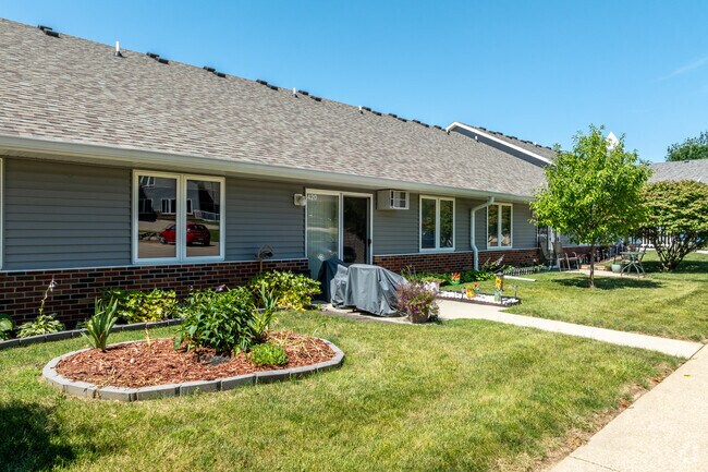 Foto del edificio - Fairmeadows Village