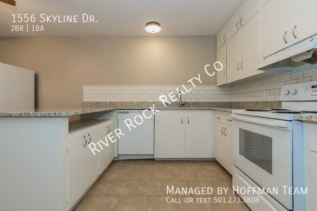Building Photo - 1556 Skyline Dr