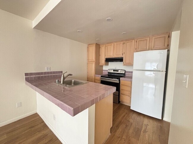 Foto del edificio - Spacious 1BD/1BA Mission Plaza Condo with Resort-Style Amenities in Prime Mission Valley Location