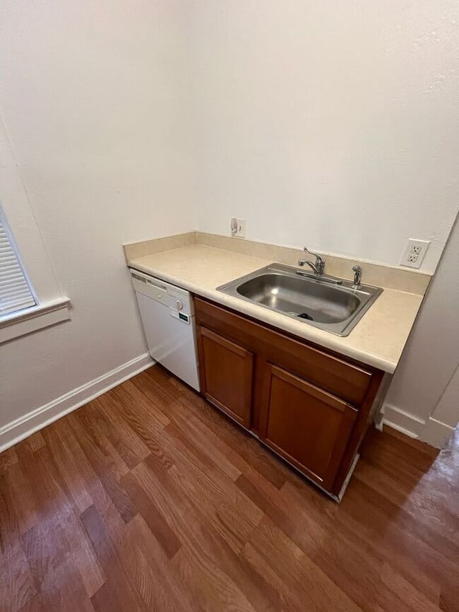 Building Photo - Charming 3-Bedroom Family Home with Modern...