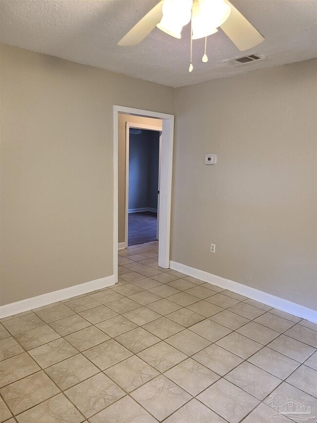 Foto del edificio - 612 McCarroll Rd