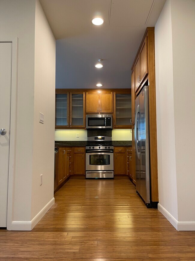 428 Alice St Unit 705, Oakland, CA 94607 Condo for Rent in Oakland