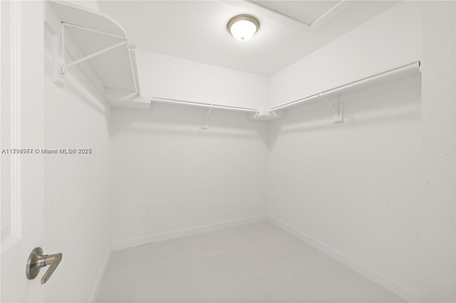 Foto del edificio - 2243 NW 50th St