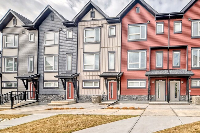 Building Photo - Modern 3-Storey Townhouse in Evanscrest Me...