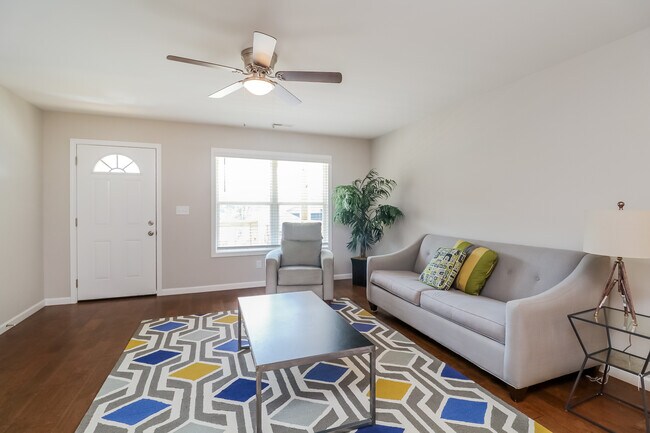 Foto del edificio - 436 Little Sycamore Ln