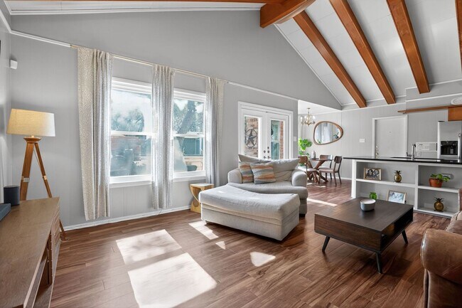 Building Photo - 10814 Cedar Elm Dr