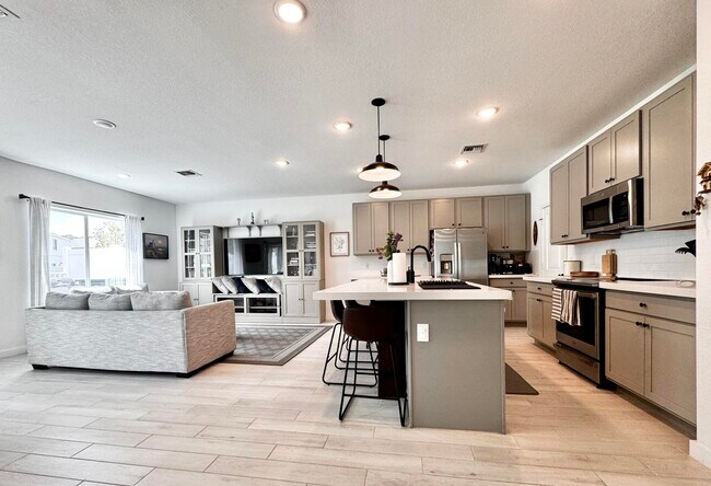 Foto del edificio - 649 Waters Edge Ln