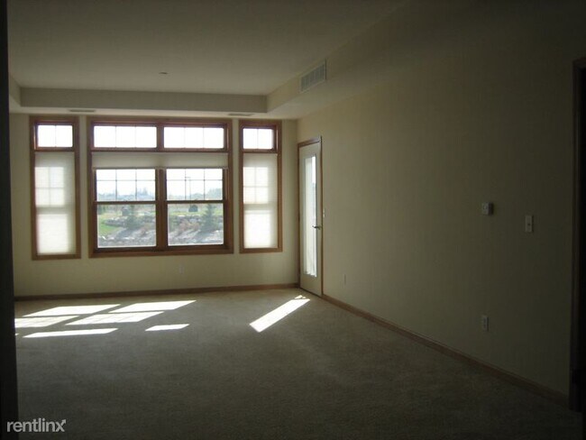 Building Photo - 1 br, 1 bath Condo - 500 Greenhaven Dr
