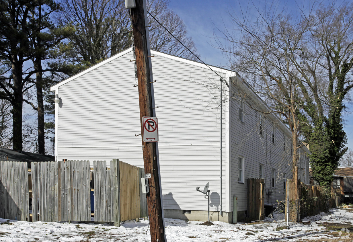 Building Photo - 1428 Picadilly St