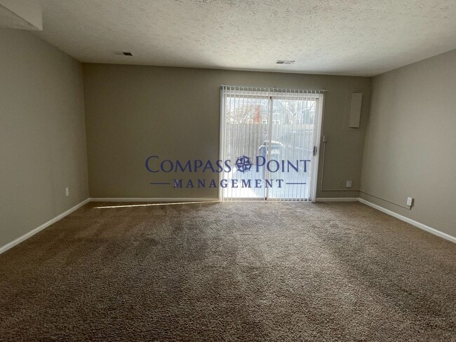 Foto del edificio - 2BR 1.5 BTH townhouse, First Month's Rent Free!!