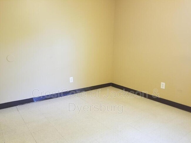 Building Photo - 932 Norris St