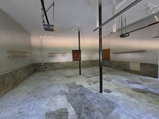 Building Photo - 3 bed, 2.5 bath House for Rent.