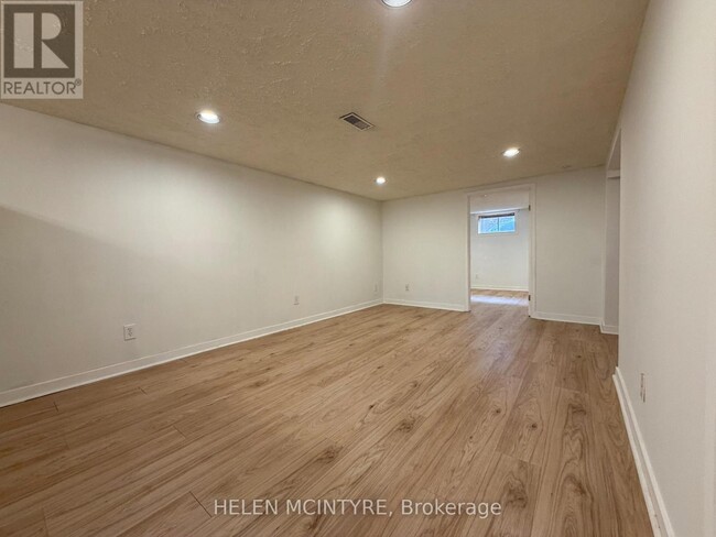 Building Photo - 34 Dunning Crescent