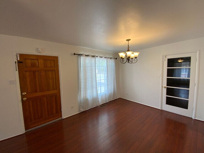 Foto del edificio - 3 Bedroom Single Story Available Near Coma...