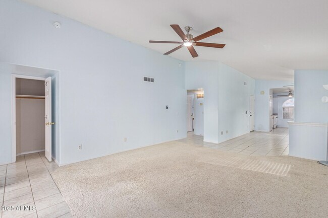 Foto del edificio - 3490 W Golden Ln