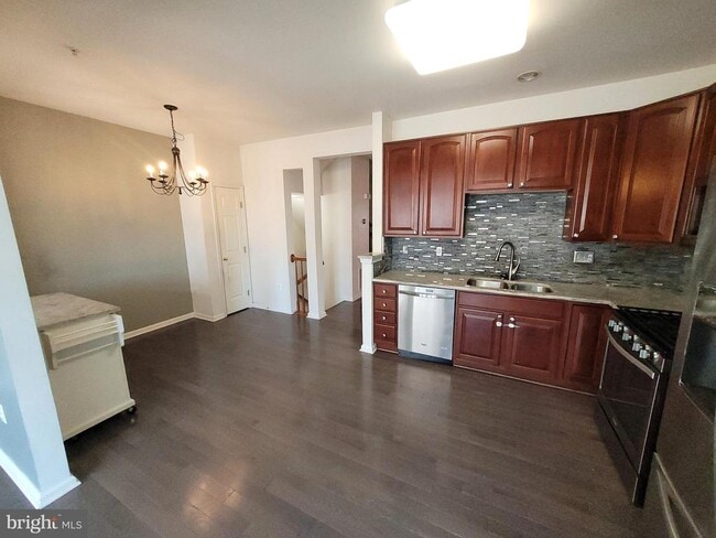 Building Photo - 4008 Spirea Ct