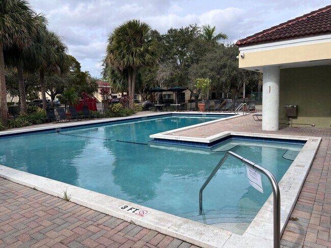 Foto del edificio - Pretty, updated 1 bed, 1 bath in Fort Lauderdale