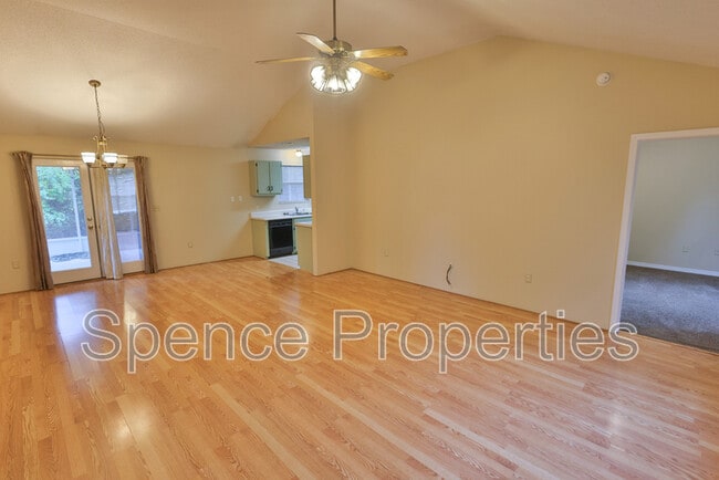 Building Photo - 213 Pinoak Ct W