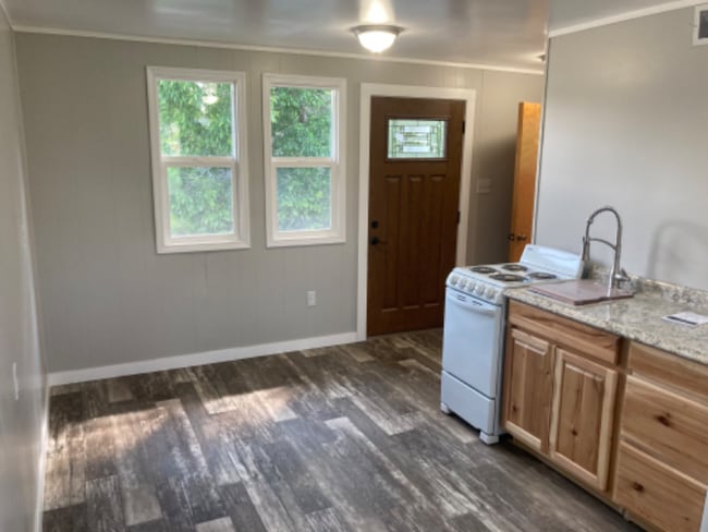 Building Photo - 2226 Central Ave W