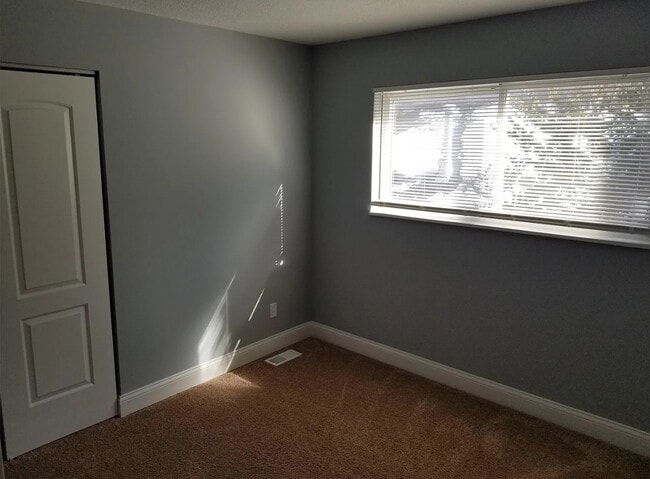 Building Photo - 6785 Finchdale Ct