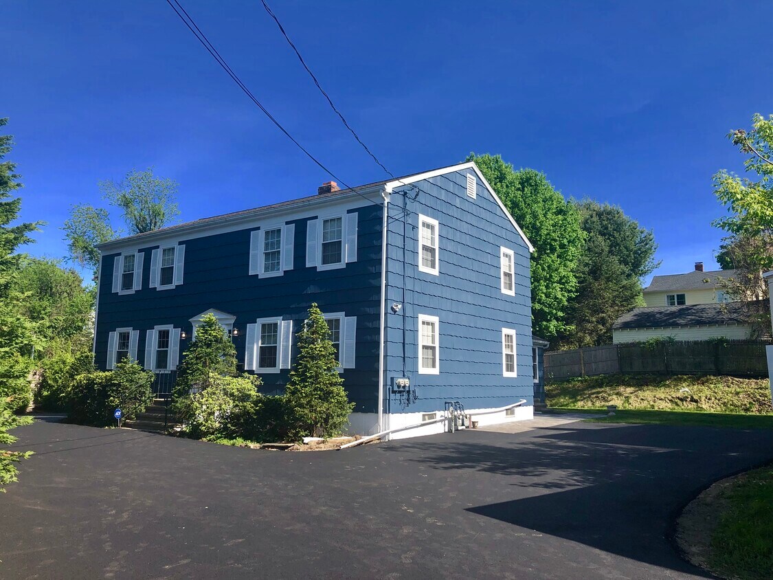 37 Sasco Hill Rd, Fairfield, CT 06824 Townhome Rentals in Fairfield