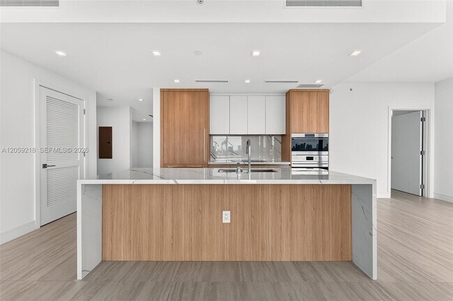 Foto del edificio - 2411 Laguna Cir