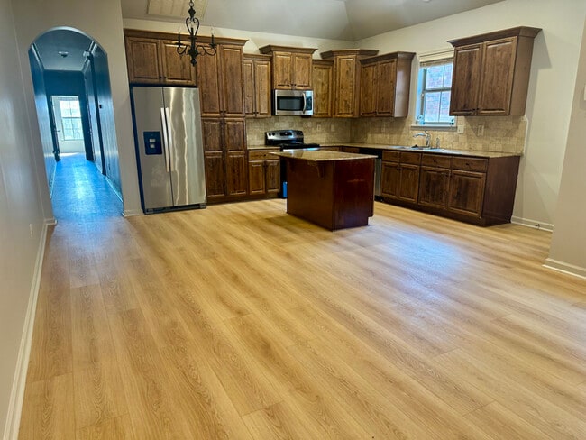 Building Photo - 207 Chimney Rock Blvd