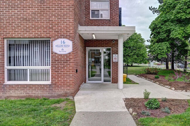 Photo du bâtiment - Westport Towers Apartments