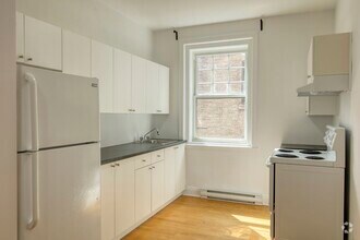 Building Photo - 2100 Rue du Fort