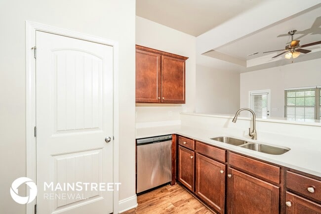 Building Photo - 950 Brookhaven Dr